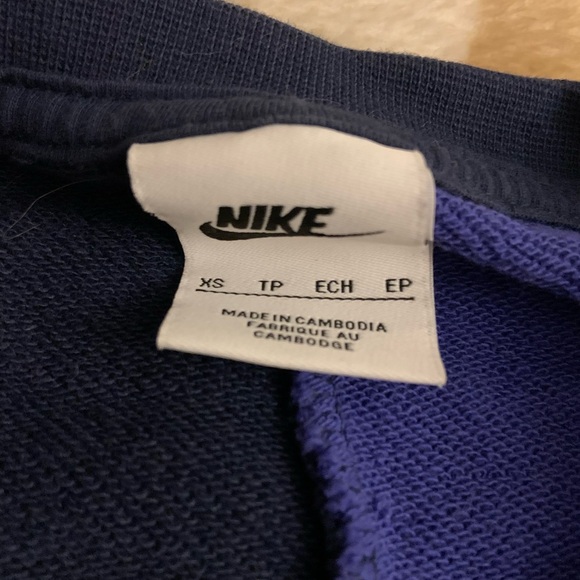 Nike Men's Two-Tone Navy and Purple Crewneck Sweater - Picture 2 of 2